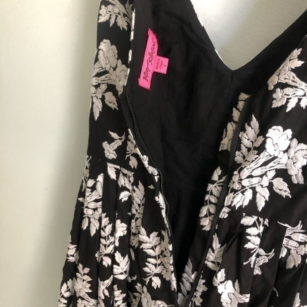 Betsey Johnson Black White Floral Cocktail Dress 4 - Picture 6 of 10